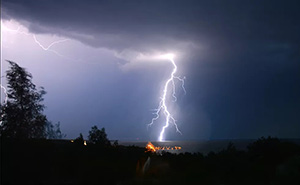 雷電預(yù)警系統(tǒng)報警后，需要采取哪些防雷措施？【易造防雷】